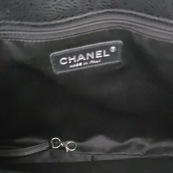 Chanel Black Quilted Shoulder Bag - Picture 9 of 14